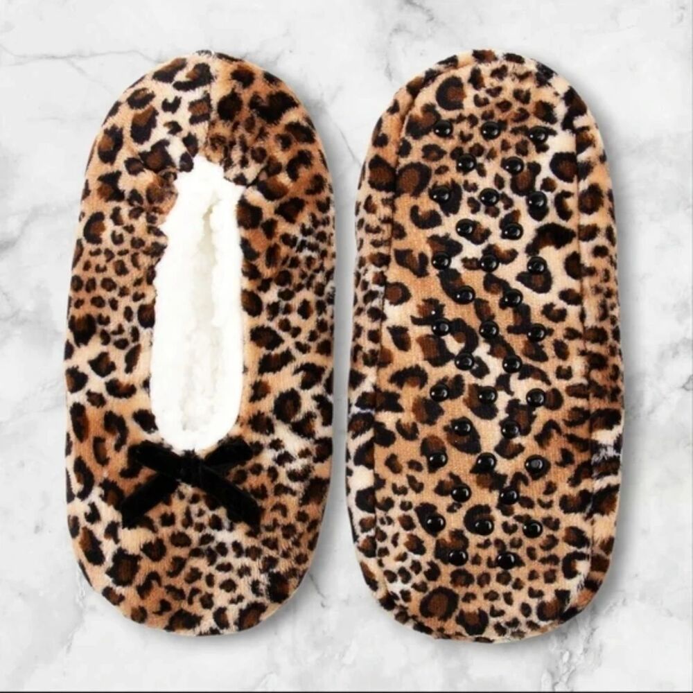 New! Size S/M 5.5-7.5, Fuzzy Babba Slippers